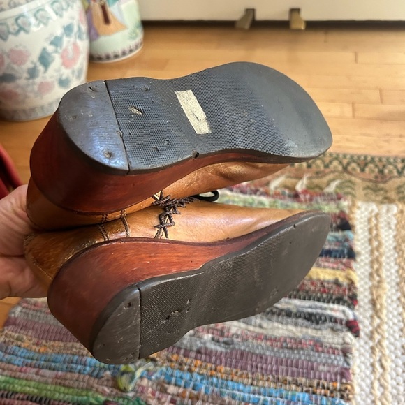 Vintage 70s Tan Leather Women's Flats - Picture 11 of 16